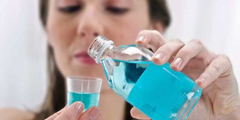 Nước súc miệng giúp loại bỏ vi khuẩn trong khoang miệng Nước súc miệng giúp loại bỏ vi khuẩn trong khoang miệng