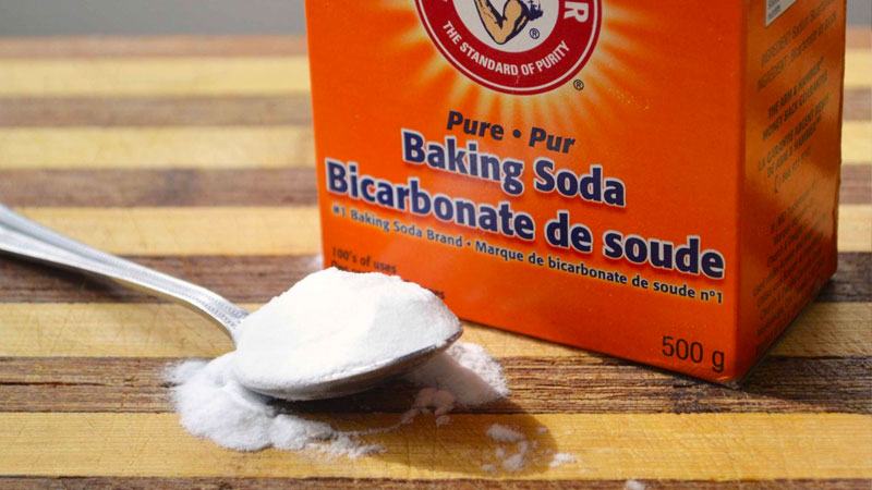 Tips for treating smelly feet with baking soda