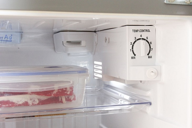 Đặt nhiệt độ tủ lạnh từ 1 - 4 độ C khi bảo quản thức ăn Đặt nhiệt độ tủ lạnh từ 1 - 4 độ C khi bảo quản thức ăn