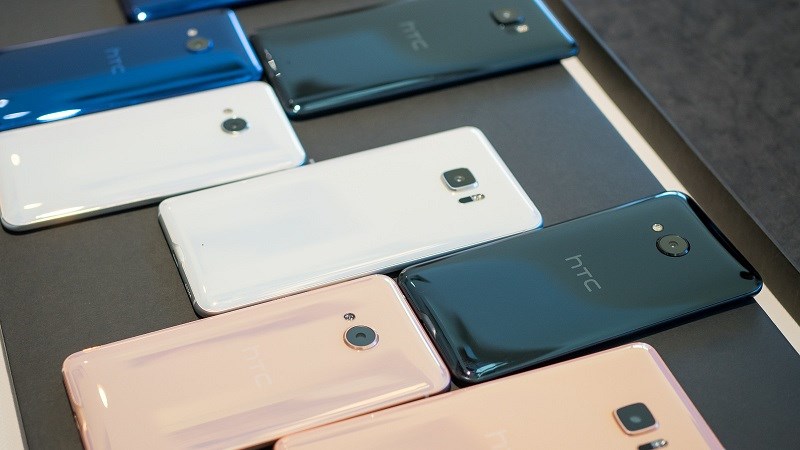 Hàng loạt smartphone HTC đang được giảm giá mạnh mẽ