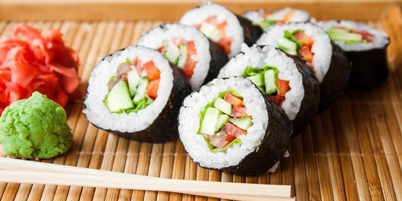  Không được ăn sushi trước khi uống rượu nếu không muốn phải đối mặt với những triệu chứng mệt mỏi do rượu gây ra.