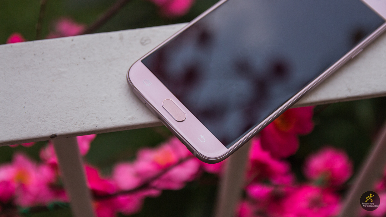 Trên tay Galaxy J7 Pro hồng