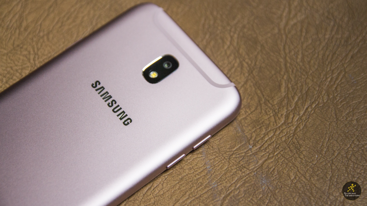 Trên tay Galaxy J7 Pro hồng