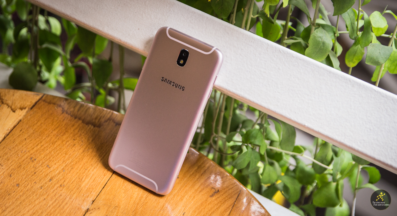 Trên tay Galaxy J7 Pro hồng
