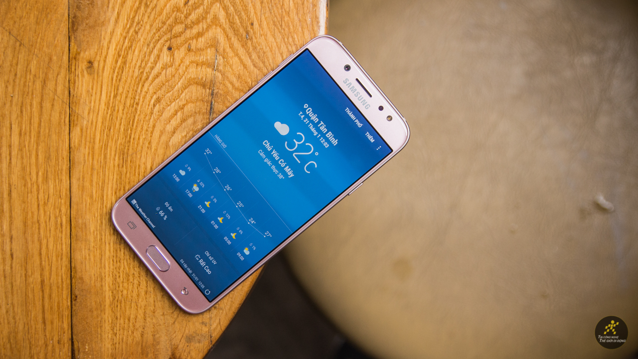 Trên tay Galaxy J7 Pro hồng