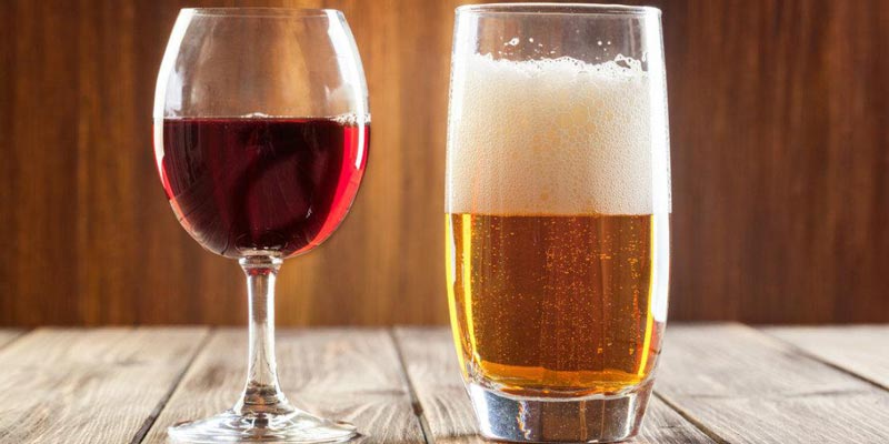 Khi đã uống rượu thì không nên dùng bia và ngược lại, điều này làm tránh sự hấp thụ lượng cồn trong dạ dày khiến bạn dễ bị say và đau đầu hay gây kích thích mạnh.