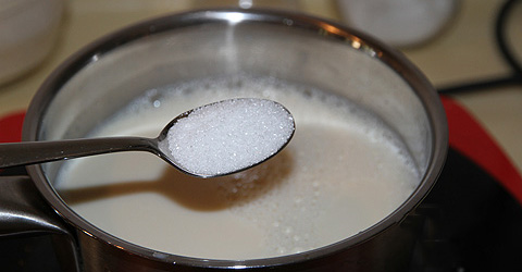 Bước 1 Nấu hỗn hợp sữa Pudding đậu nành