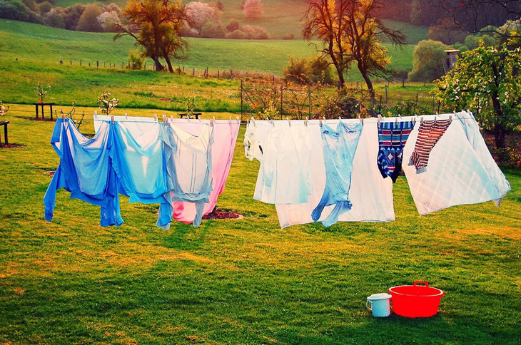 7 lý do nên mua máy sấy quần áo vào mùa mưa ẩm > Quần áo không được phơi khố có thể ảnh hưởng đến sức khỏe