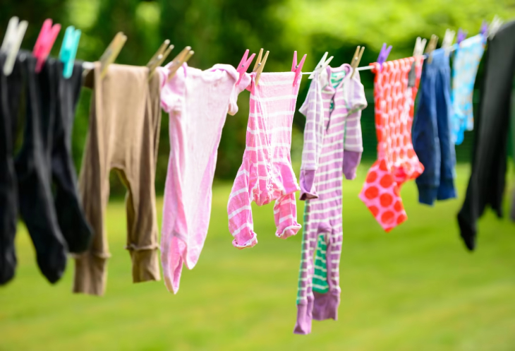 7 lý do nên mua máy sấy quần áo vào mùa mưa ẩm > Mùa mưa làm quần áo giặt không khô, khô lâu