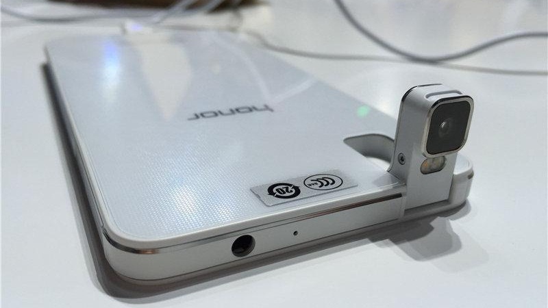 Honor 7i với thiết kế camera lật