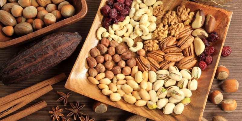 Khi chọn các loại hạt ăn vào dịp Tết người mua cần cảnh giác với những hạt có mùi khác, màu sắc khác lạ. Khi chọn các loại hạt ăn vào dịp Tết người mua cần cảnh giác với những hạt có mùi khác, màu sắc khác lạ.
