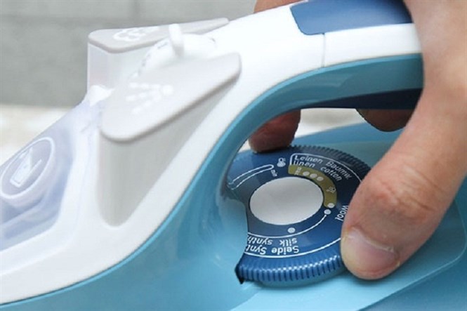 Bàn ủi quên tắt có tự ngắt hay không?