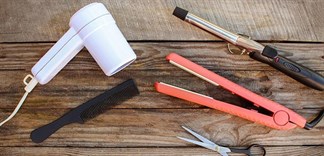 Cách vệ sinh dụng cụ làm tóc nhanh và cực sạch