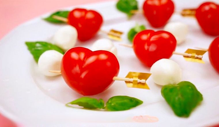 Xếp cà chua hình trái tim cho Valentine trong 1 phút