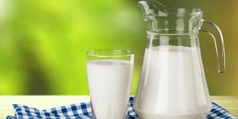 nếu uống sữa sẽ khiến thuốc không phát huy được tác dụng vì đã bị canxi kìm hãm, giảm đáng kể hiệu quả điều trị.