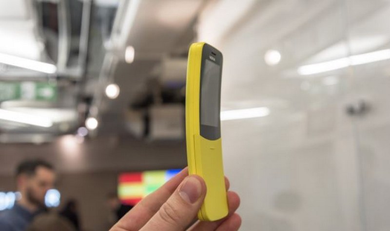 Nokia 8110 hồi sinh: Có 4G, tích hợp ứng dụng Google và mạng xã hội Nokia 8110 hồi sinh: Có 4G, tích hợp ứng dụng Google và mạng xã hội