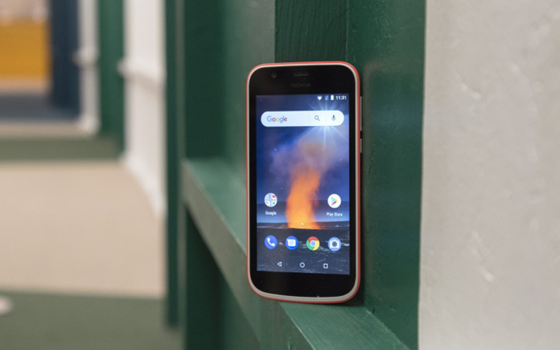 Trên tay Nokia 1 và Nokia 8810