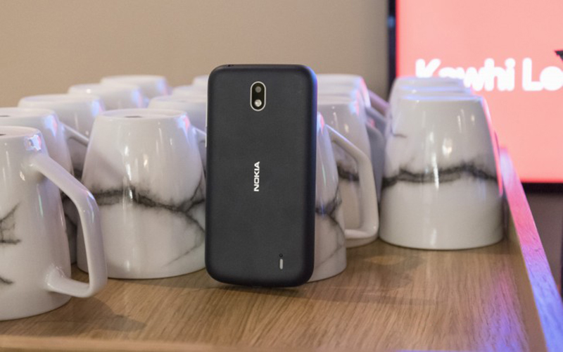 Trên tay Nokia 1 và Nokia 8810