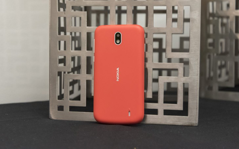 Trên tay Nokia 1 và Nokia 8810