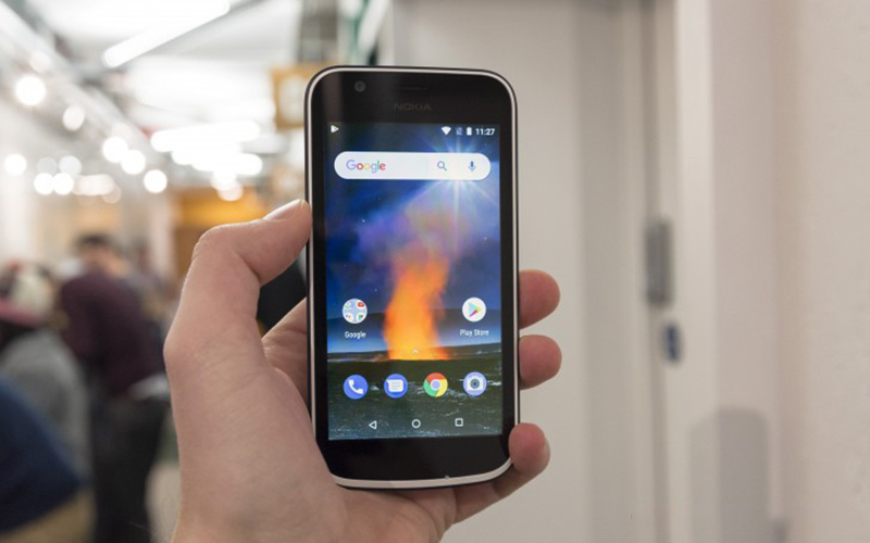 Trên tay Nokia 1 và Nokia 8810