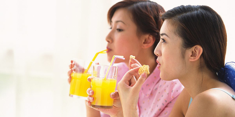 Uống nước cam quá nhiều mỗi ngày có thể gây hại