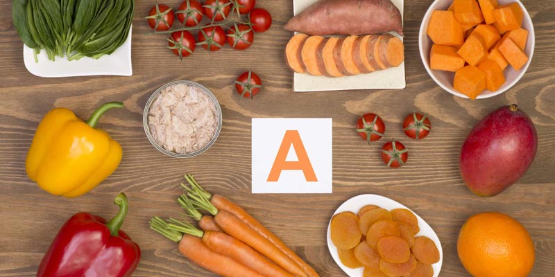Vitamin A nhằm thúc đẩy sự sản xuất chất bã nhờn ở các tuyến da vốn làm ẩm da đầu và giúp tóc khỏe hơn. Vitamin A nhằm thúc đẩy sự sản xuất chất bã nhờn ở các tuyến da vốn làm ẩm da đầu và giúp tóc khỏe hơn.