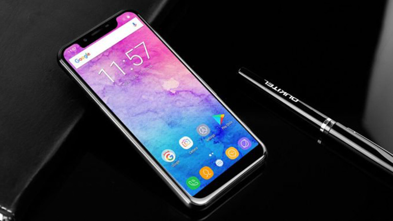 Một mẫu điện thoại của Oukitel mô phỏng thiết kế iPhone X xuất hiện tại MWC 2018