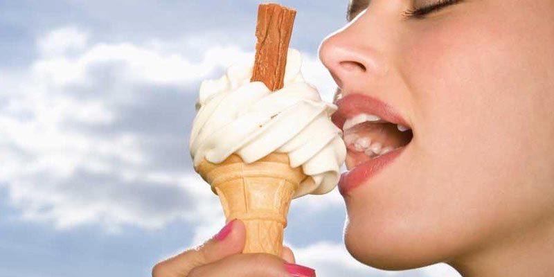 Vì sao khi ăn kem thường bị đau đầu?