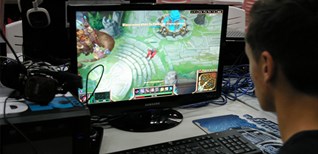 Chết cười với cách làm mát PC chơi game bằng máy lạnh của game thủ