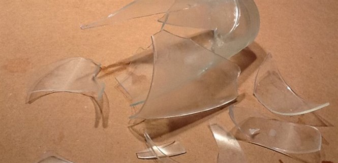 Cách xử trí khi ly thủy tinh bị vỡ