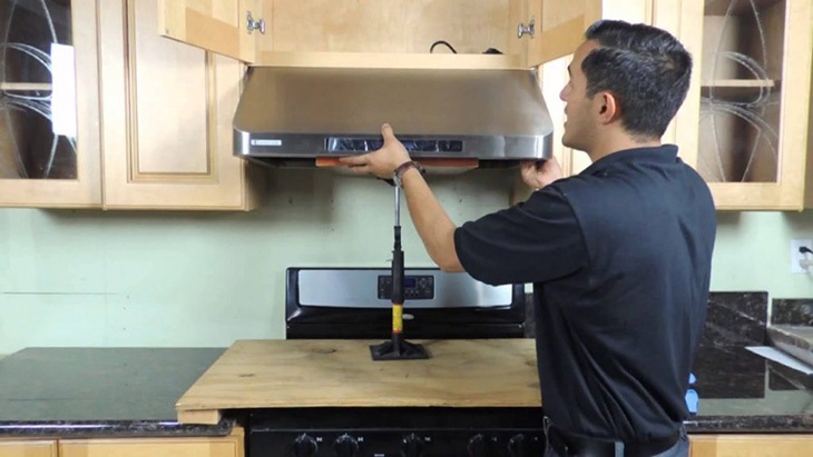 Tại sao cần lắp đặt máy hút mùi bếp đúng cách?