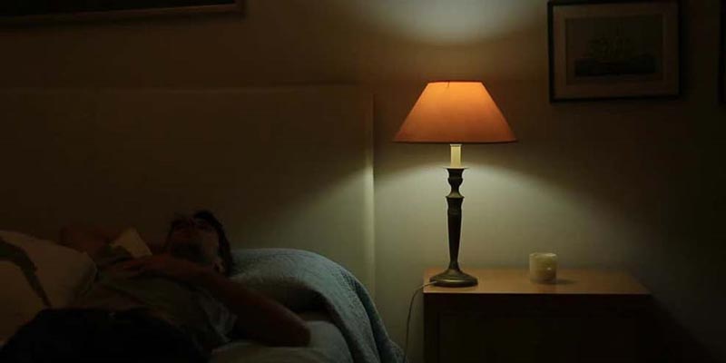 Dòng điện từ của bóng đèn sẽ khiến bạn khó ngủ