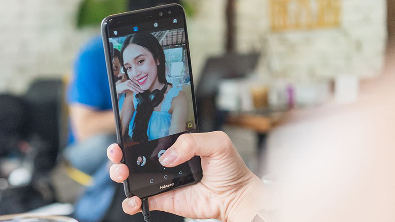 trên tay huawei nova 2i