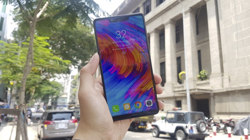 Trên tay nhanh Sharp Aquos S3