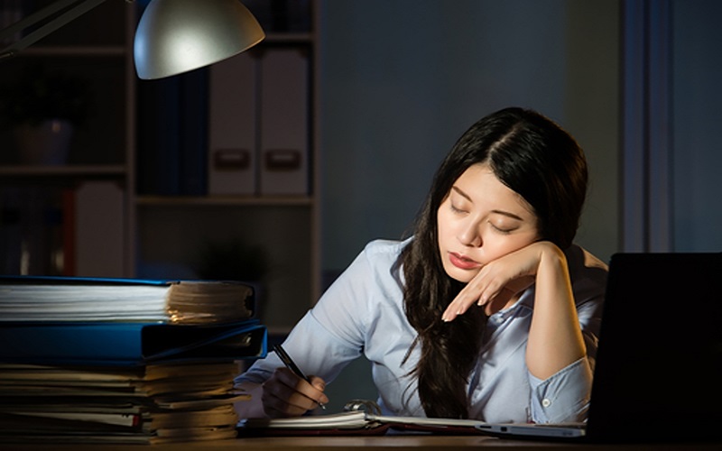 Thức khuya ảnh hưởng mạnh đến sức khỏe gan