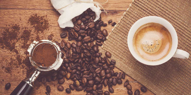 Giới hạn tiêu thụ caffeine mỗi ngày thường 200-300mg tương đương với 2-3 cốc cà phê/ngày
