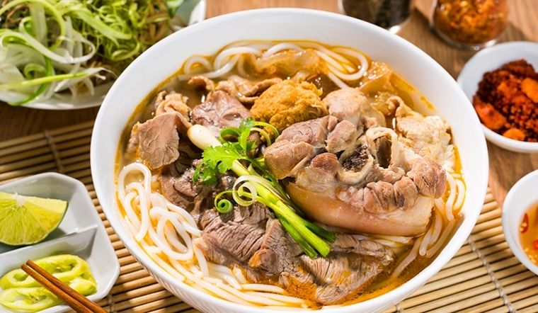 Bún bò Huế - Món ăn ngon ở Huế nổi tiếng 3 miền