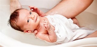 Các loại lá có thể sử dụng để tắm cho trẻ sơ sinh mẹ nên biết
