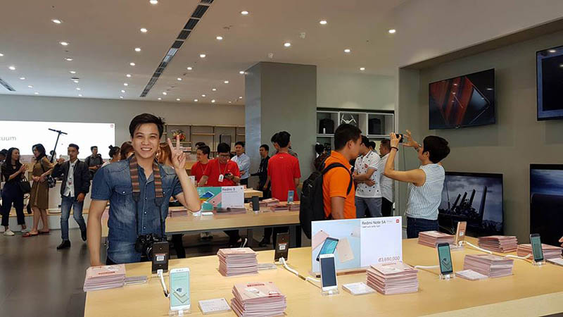 Khai trương Mi Store