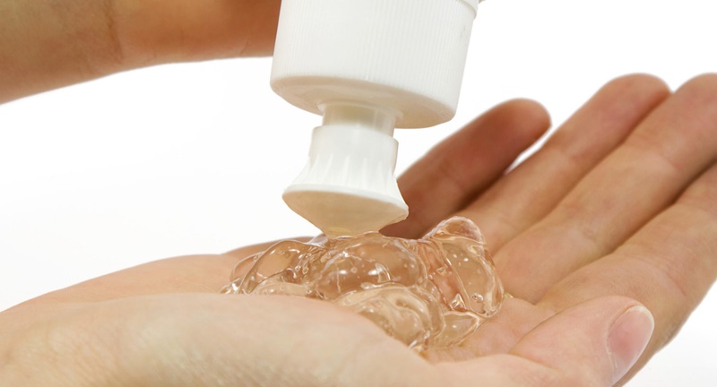 Dùng thử 1 lượng gel nhỏ trên vùng da nhạy cảm như mặt trong của đùi để xem phản ứng da Dùng thử 1 lượng gel nhỏ trên vùng da nhạy cảm như mặt trong của đùi để xem phản ứng da