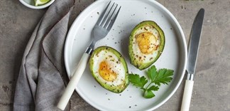 Món trứng nướng trái bơ bổ dưỡng cho bữa sáng