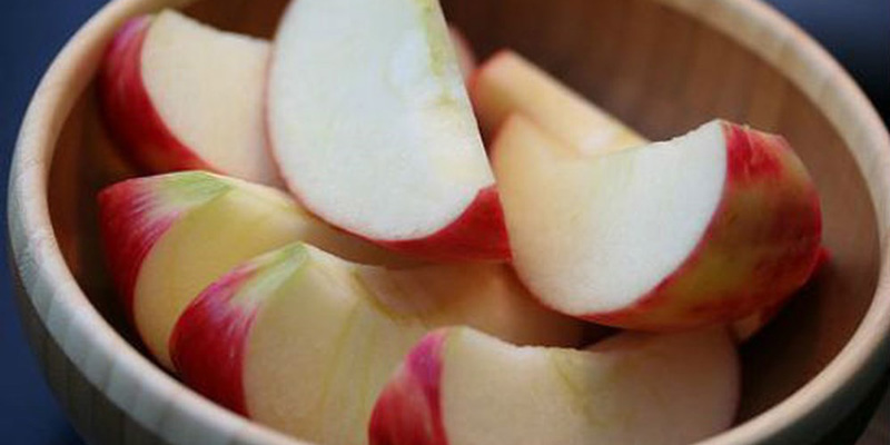 Nếu cắt trái cây xong nên ăn ngay, không nên bổ sẵn rồi bỏ vào tủ lạnh ăn dần.