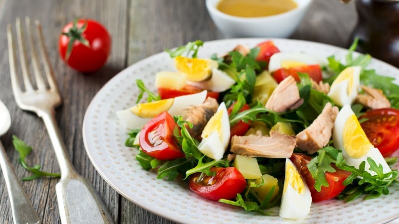 Trứng gà và rau củ ngăn ngừa nhiều loại các bệnh ung thư, giảm nguy cơ mắc các bệnh tim mạch, giảm nồng độ cholesterol máu