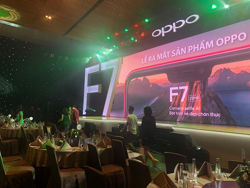 OPPO F7 ra mắt tại Việt Nam: Camera selfie 25 OPPO F7 ra mắt tại Việt Nam: Camera selfie 25
