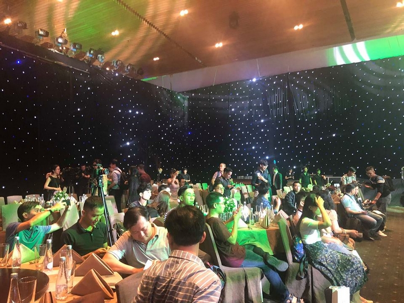 OPPO F7 ra mắt tại Việt Nam: Camera selfie 25 OPPO F7 ra mắt tại Việt Nam: Camera selfie 25