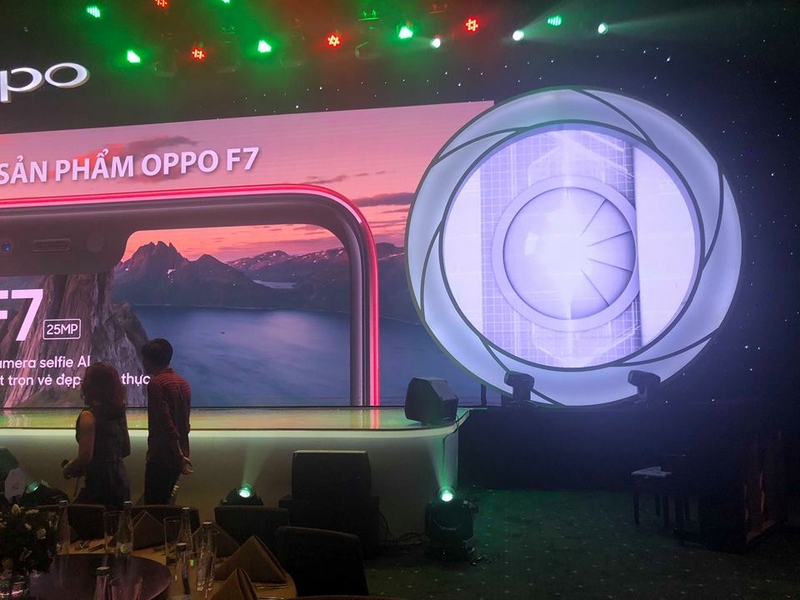 OPPO F7 ra mắt tại Việt Nam: Camera selfie 25 OPPO F7 ra mắt tại Việt Nam: Camera selfie 25