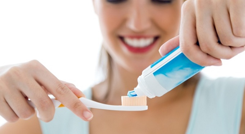 Đánh răng sau khi ăn nho để tránh bị sâu răng