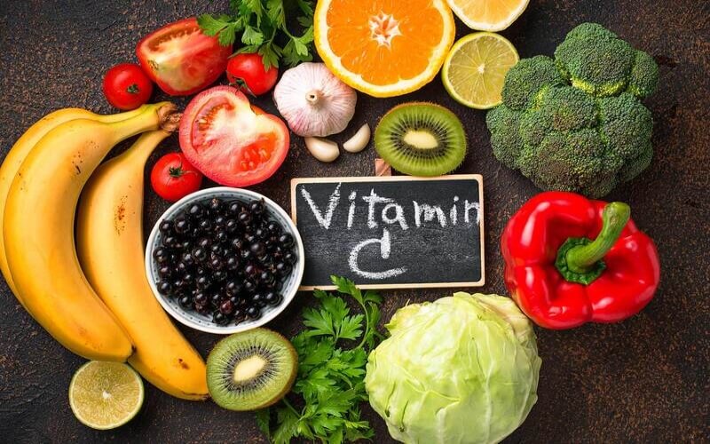 Vitamin C có nhiều trong các quả chín như ổi, cam, chanh, quýt,...