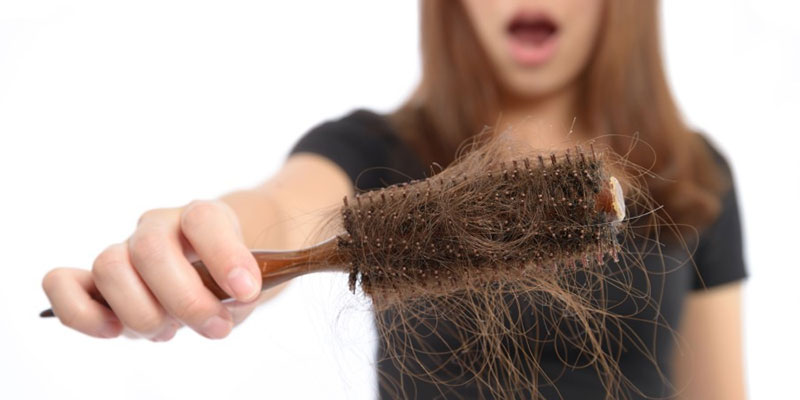 Rụng tóc là dấu hiệu cho thấy cơ thể bị lão hóa