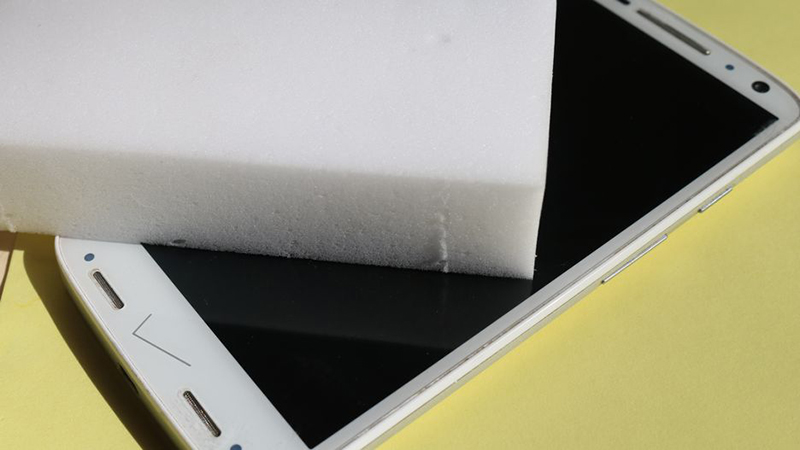 How to remove scratches on the screen with bubble foam